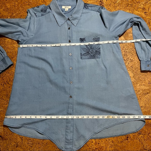 Chambray Lightweight Floral Embroidered Button Down Shirt Sz M - Picture 11 of 12